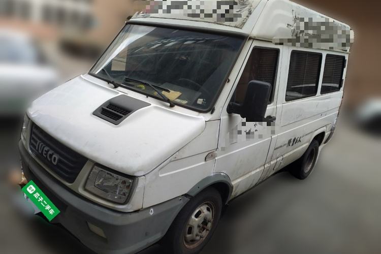 Used Iveco Daily 2017 2.5T A35 Passenger Van 5-7 Seats Model 47Z5