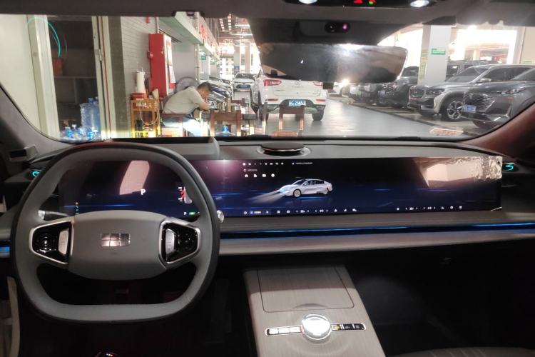 Used Geely Galaxy E8 2024 665 km Range Rear-Drive Starship Long-Range Version Center Console