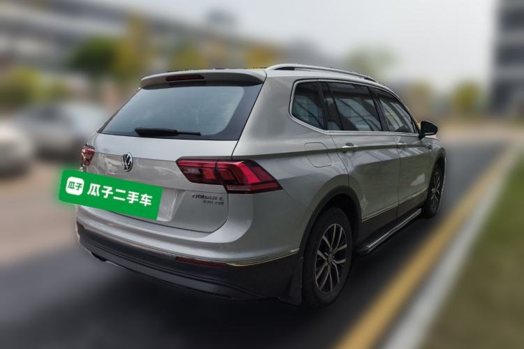 Used Volkswagen Tiguan L 2017 330TSI Automatic Two-Wheel Drive Luxury Edition Rear Right 45 Deg