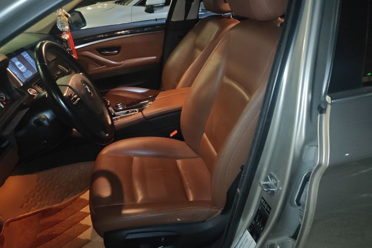 Used BMW 5 Series 2014 520Li Elegant Model
