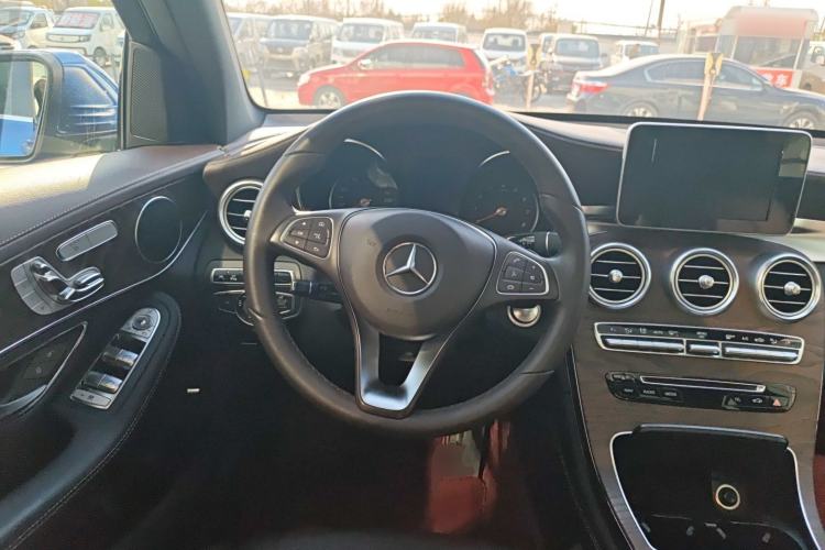 Used Mercedes-Benz GLC 2016 GLC 300 4MATIC Dynamic Model Steering Wheel