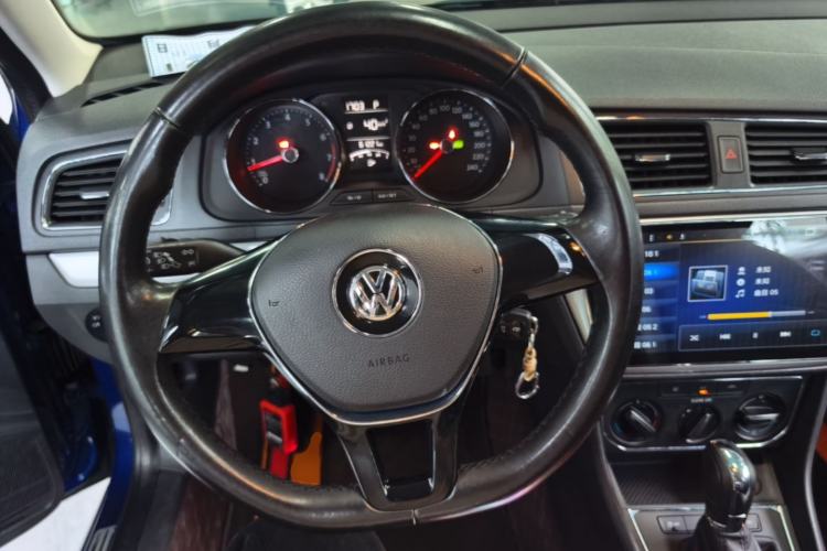 Used Volkswagen Gran Lavida 2015 1.6L Automatic Comfort Edition
