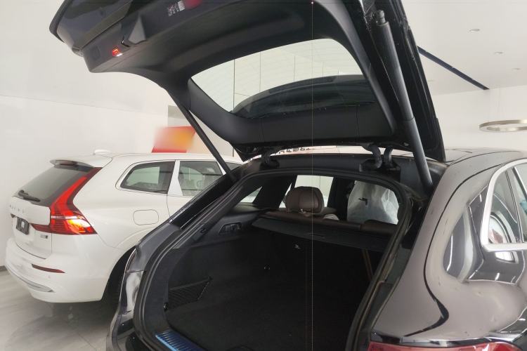 Used Mercedes-Benz EQE SUV 2024 500 4MATIC Luxury Edition Trunk