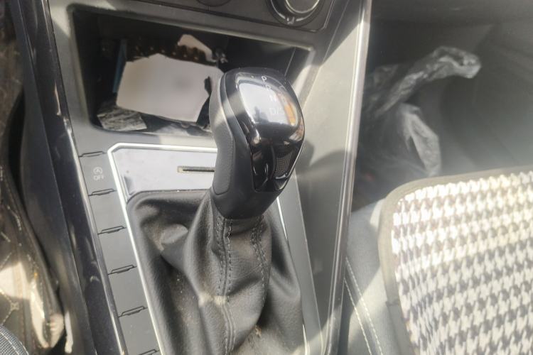 Used Volkswagen Lavida 2023 New Rui 1.5L Automatic New Yi Edition Gear Lever