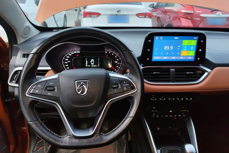 Used Baojun 510 2017 1.5L Manual Luxury Model Center Console