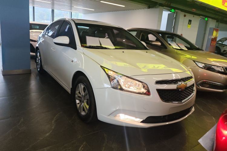 Used Chevrolet Cruze 2015 1.5L Classic SE AT Front Right 45 Deg