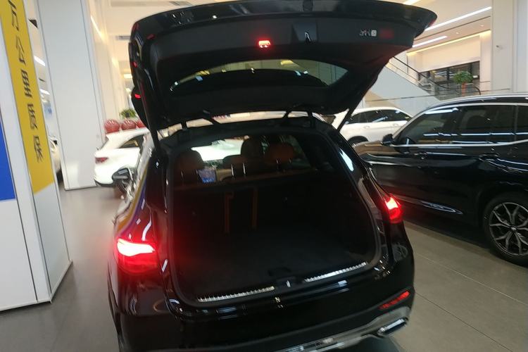 Used Mercedes-Benz GLC 2025 GLC 300 L 4MATIC Dynamic Model 5 Seats
