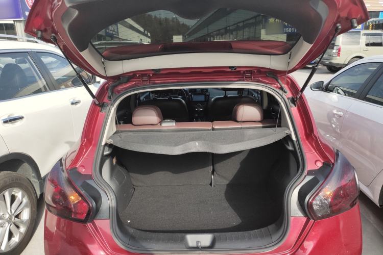 Used Nissan Tiida 2013 1.6L CVT Cool Cafe Edition
