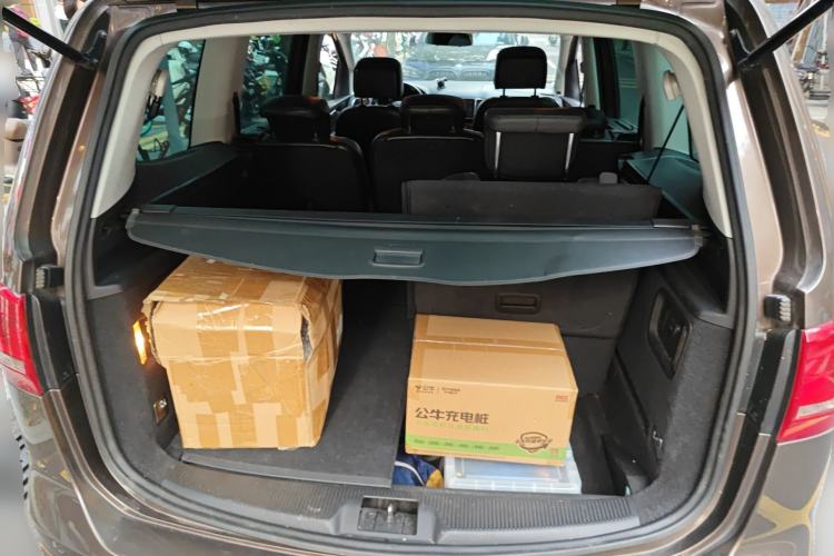 Used Volkswagen Sharan 2013 1.8TSI Comfort Model Euro IV Trunk