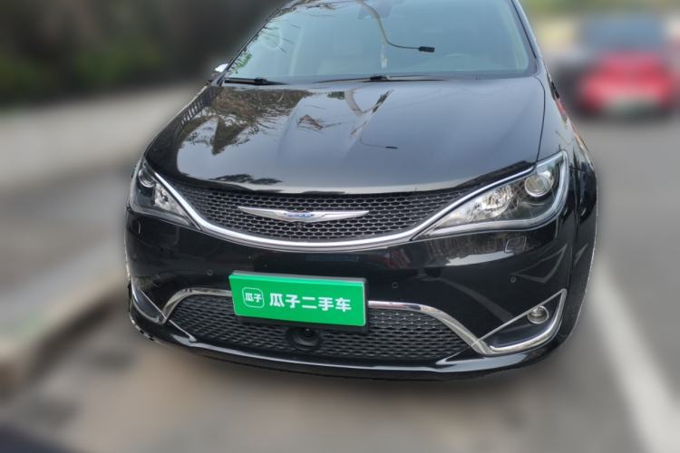 Used Chrysler Grand Voyager 2017 3.6L Premium Edition Front