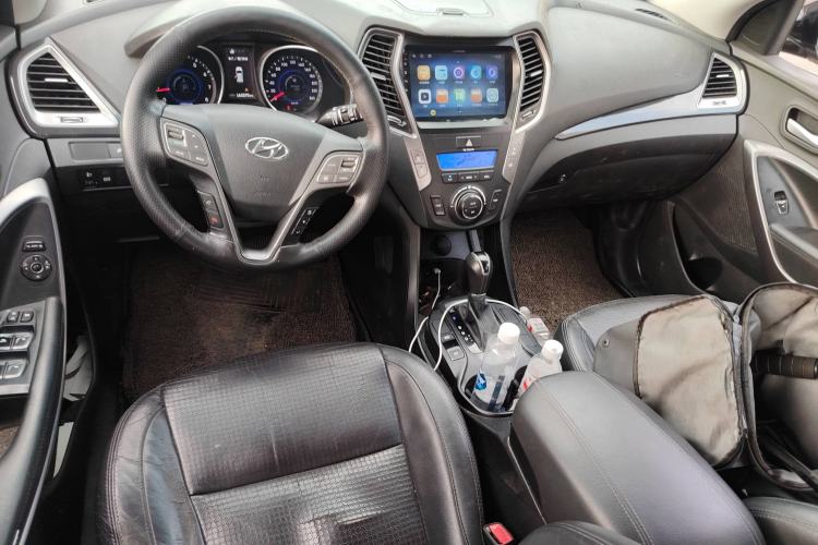 Used Hyundai Santa Fe 2013 2.4L Automatic Two-Wheel Drive Smart Version Center Console