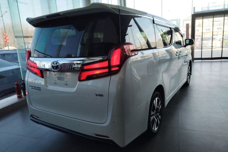 Used Toyota Alphard 2018 Revised Version 3.5L Premium Edition
