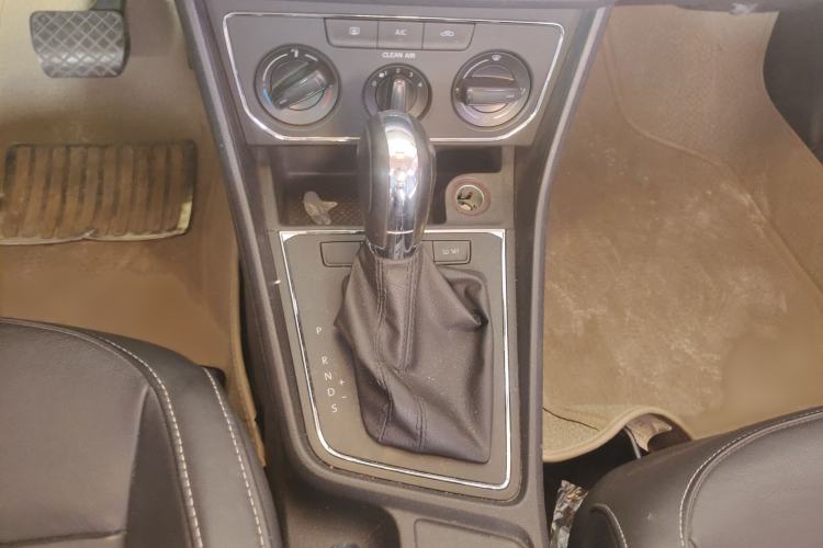 Used Volkswagen Lavida 2015 1.6L Automatic Comfort Edition
