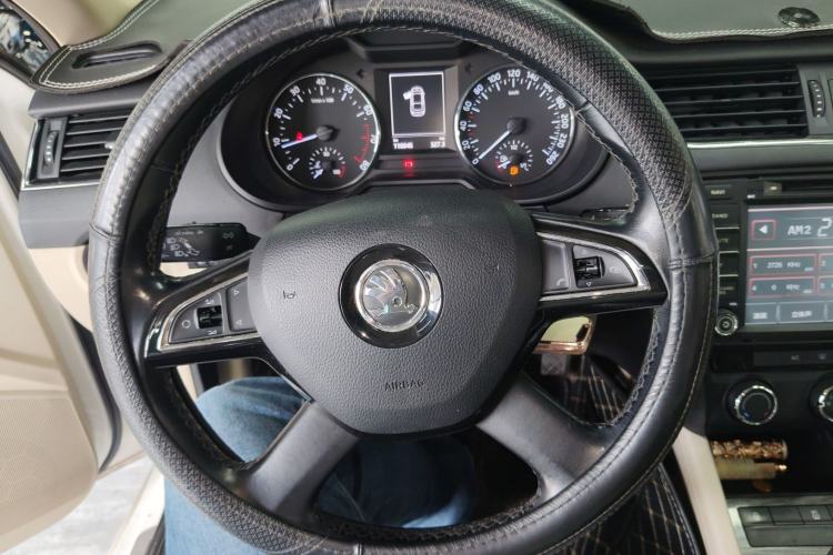 Used Skoda Octavia 2015 1.6L Automatic Yijun Edition Steering Wheel