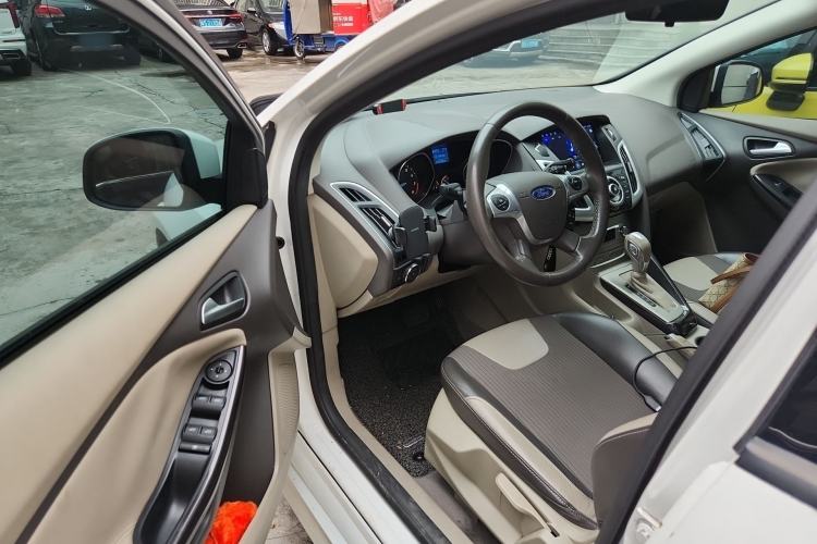 Used Ford Focus 2012 Hatchback 1.6L Automatic Fashion Edition