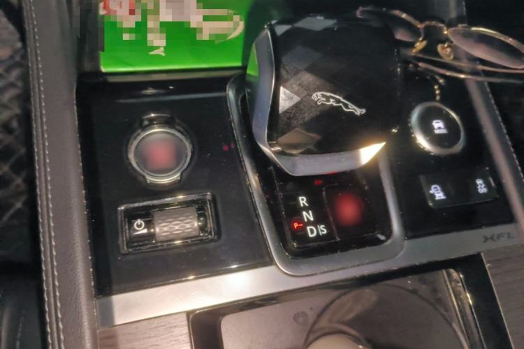 Used Jaguar XFL 2022 XFL 2.0T P200 Two-Wheel-Drive Elite Luxury Edition Gear Lever