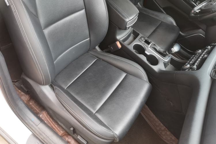 Used Kia KX5 2017 1.6T Automatic Two-Wheel Drive 15th Anniversary Special Edition DLX Right Front Seat