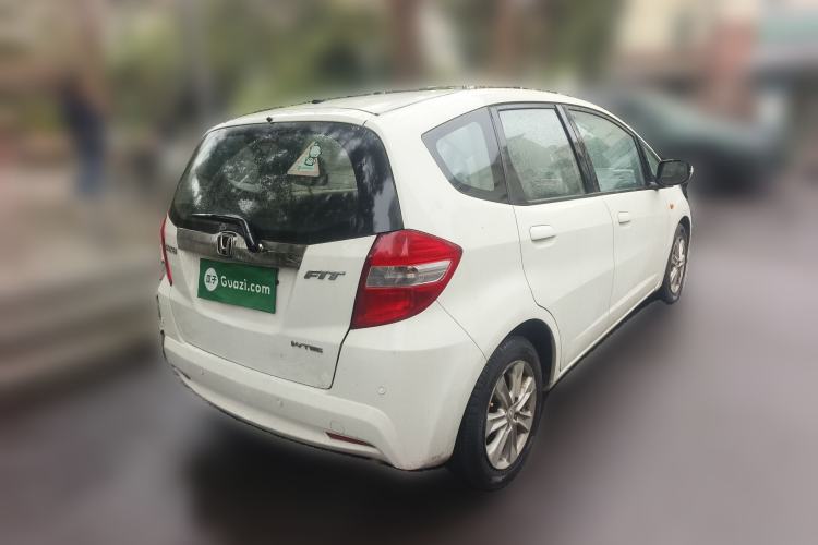 Used Honda Fit 2011 1.5L manual luxury version
