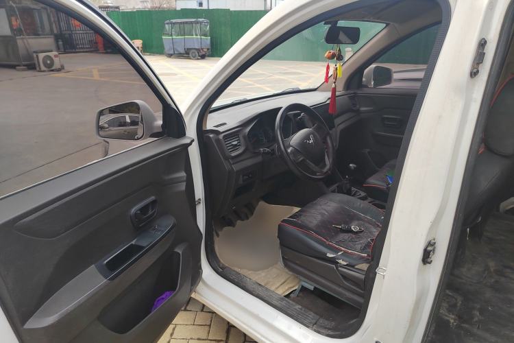 Used Wuling Hongguang V 2019 1.5L Enjoyment Version China VI LAR