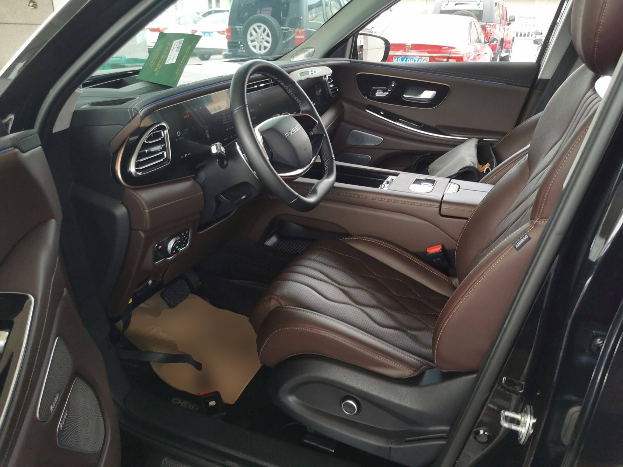 Переднее сиденье в автомобиле