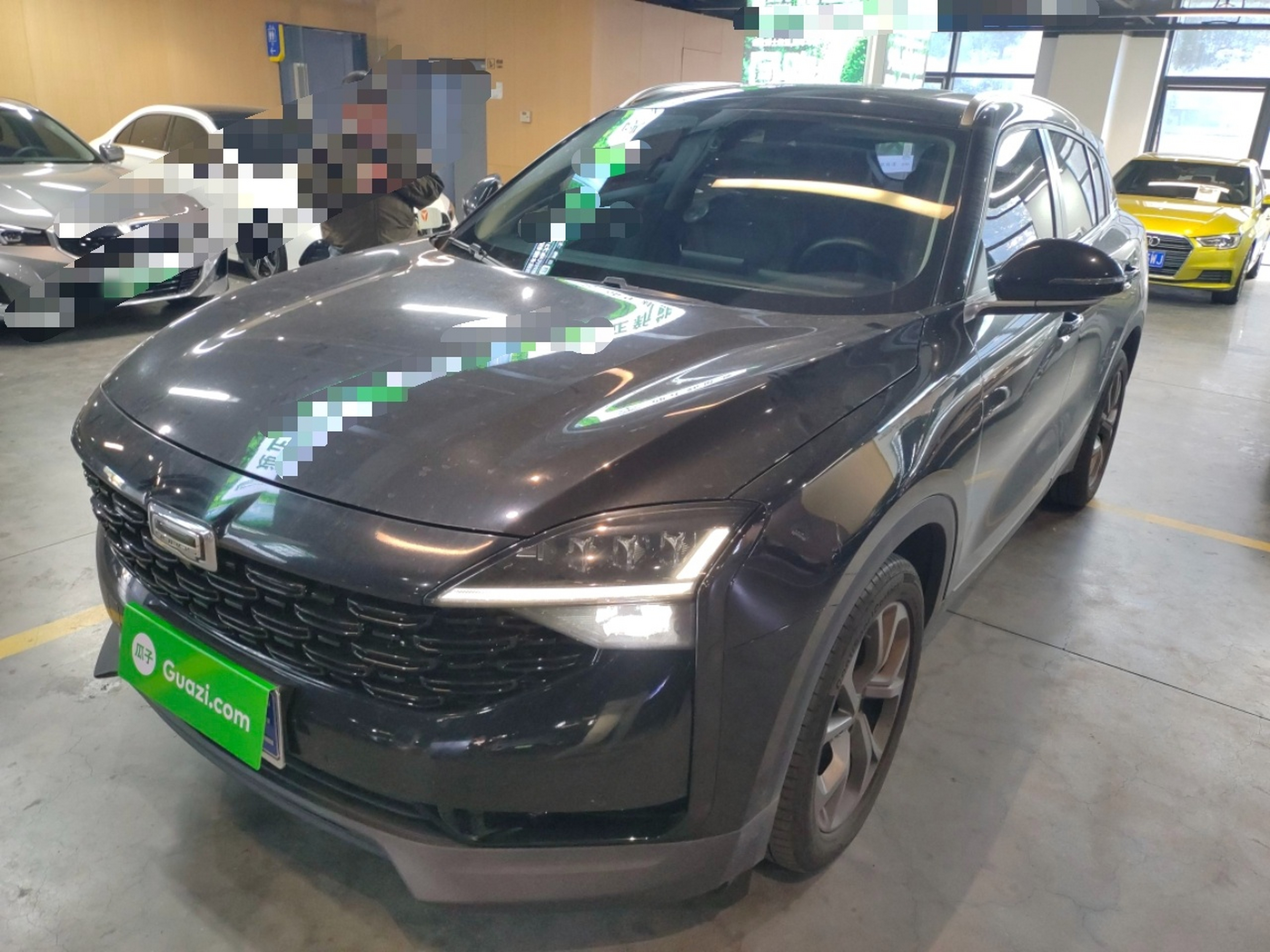 Под передней частью автомобиля