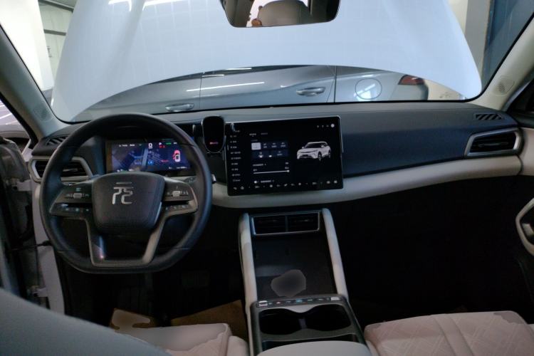 Used BYD Yuan UP 2025 Intelligent Driving Version 401 KM Dynamic Edition Center Console