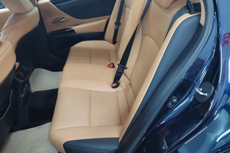 Used Lexus ES 2023 200 Excellence Edition
