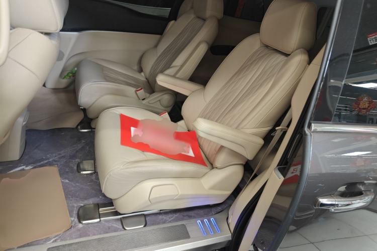 Used Buick GL8 2023 Facelifted Land Cruiser Executive Luxury Version
