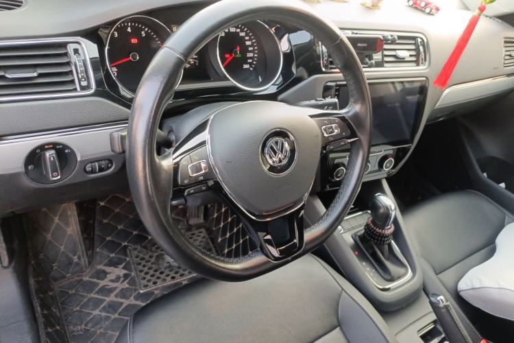 Used Volkswagen Sagitar 2018 1.6L Automatic Comfort Model Steering Wheel