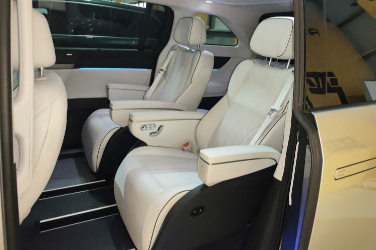 Used XPeng X9 2024 610 Long-Range Pro Left Rear Seat