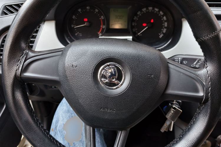 Used Skoda Fabia 2015 1.4L Manual Front-Wheel Drive Model Steering Wheel