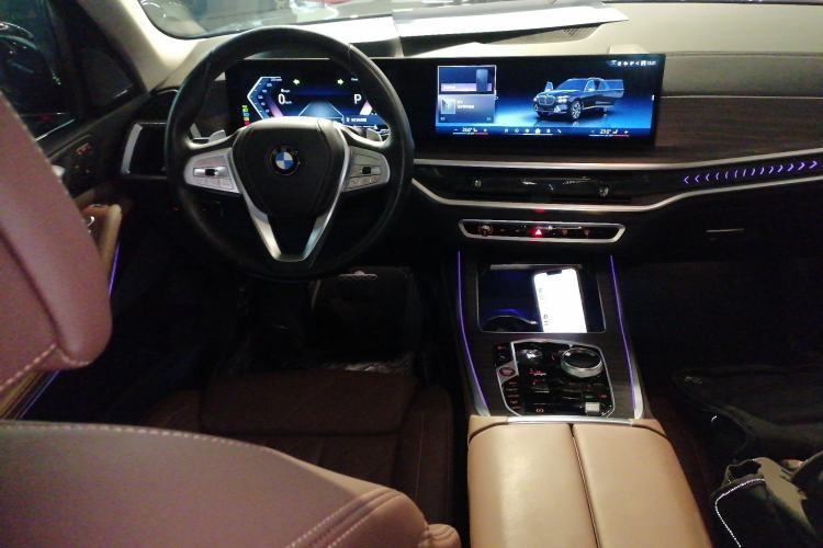 Used BMW X7 2023 xDrive40i Luxury Package with Leading Features