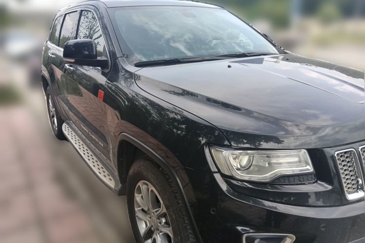 Used Jeep Grand Cherokee 2014 3.0L Comfort Navigation Edition Front Right 45 Deg