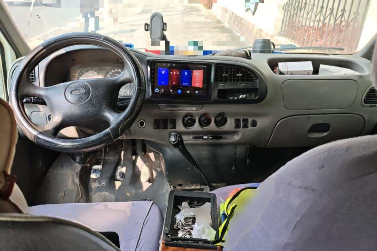 Used Ford Classic Transit 2015 2.8T Diesel Multi-Function Vehicle Short Wheelbase 6-Seater Mid-Roof Edition JX493ZLQ4 Center Console