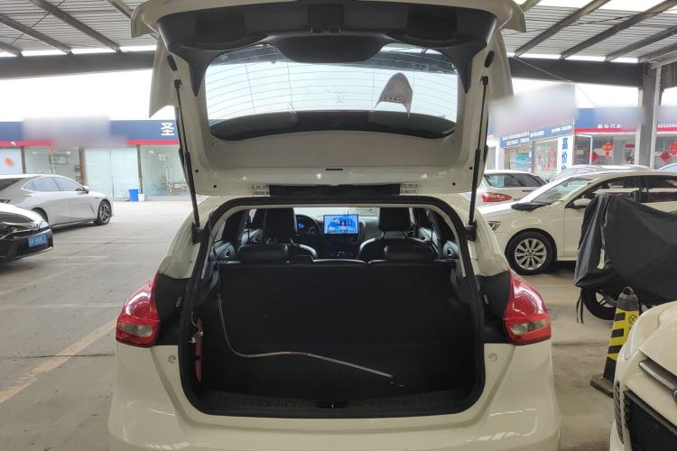 Used Ford Focus 2017 Hatchback 1.6L Automatic Fashion Edition Smart Drive Version Trunk