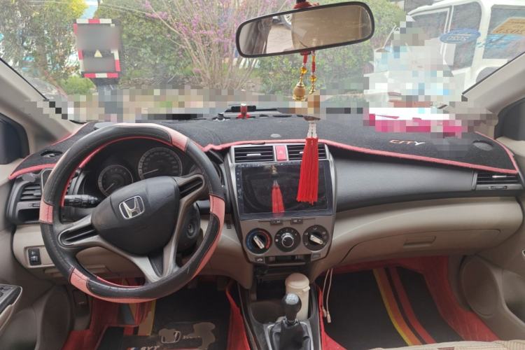 Used Honda City Classic 2012 1.5L manual Elite Edition Center Console