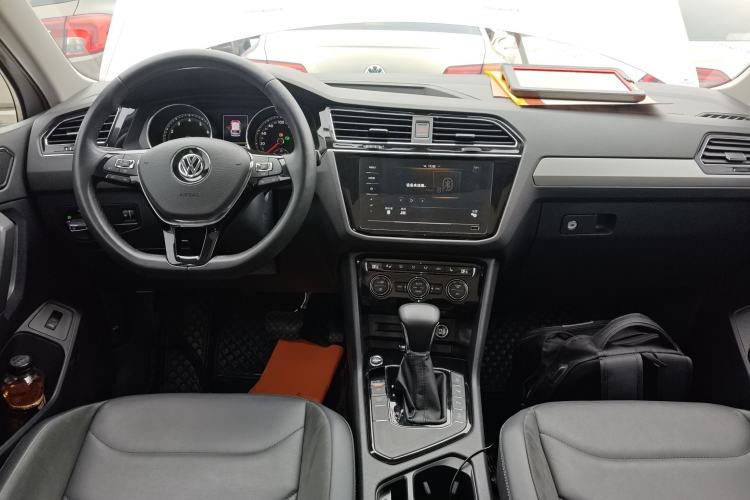 Used Volkswagen Tiguan L 2019 Revised 330TSI Automatic Two-Wheel Drive Smart & Luxury Edition China VI Standard

