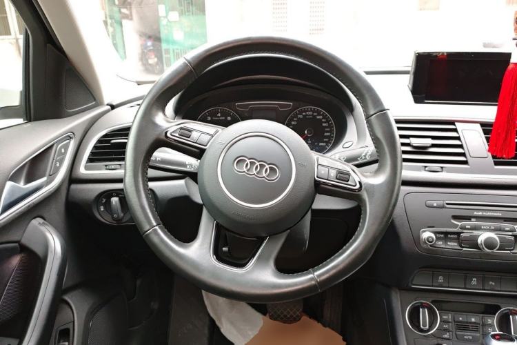 Used Audi Q3 2018 30th Anniversary Edition 30 TFSI Fashion Model Steering Wheel