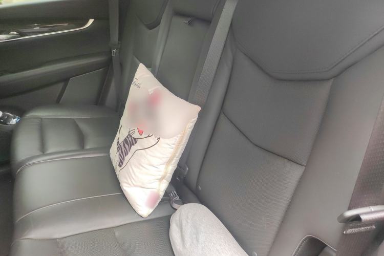 Used Cadillac XT5 2018 28T Four-Wheel Drive Luxury Model Left Rear Seat