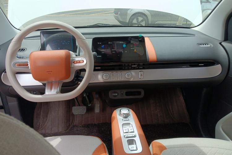 Used CHANGAN NEVO Lumin 2024 205km Orange Wind Edition Center Console