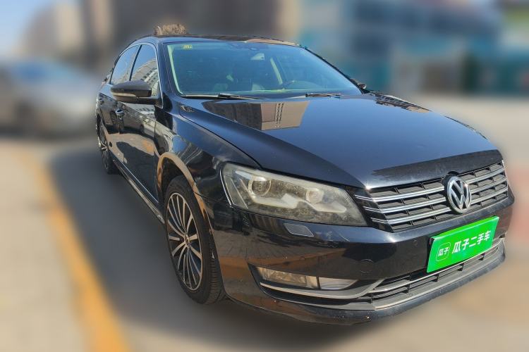 Used Volkswagen Passat 2014 1.8TSI DSG Ultimate Edition Front Right 45 Deg