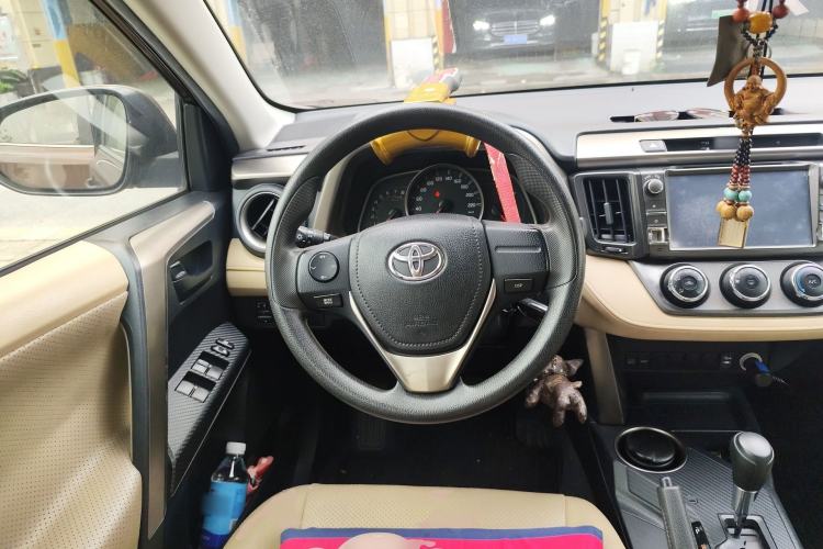 Used Toyota RAV4 2013 2.0L CVT Two-Wheel Drive Urban Edition Steering Wheel