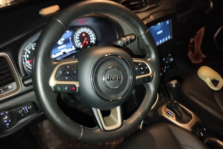Used Jeep Renegade 2018 Connected Large Screen Version 180T Automatic Smart Version Steering Wheel
