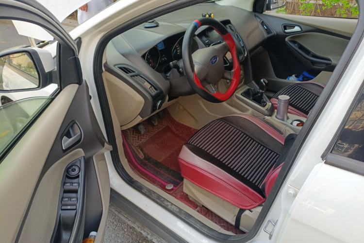 Used Ford Focus 2012 Sedan 1.6L Manual Comfort Model
