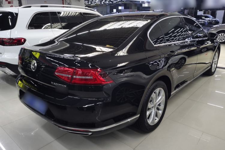 Used Volkswagen Magotan 2017 330TSI DSG Luxury Model Rear Right 45 Deg