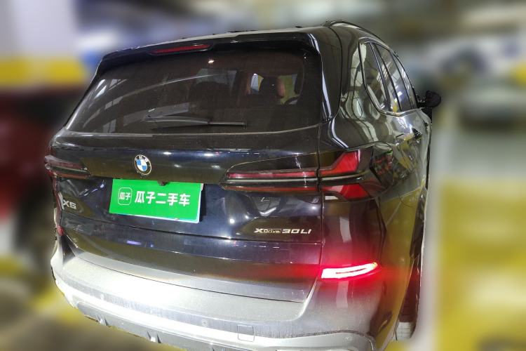 Used BMW X5 2023 xDrive 30Li Luxury M Sport Night Edition Package Rear Right 45 Deg