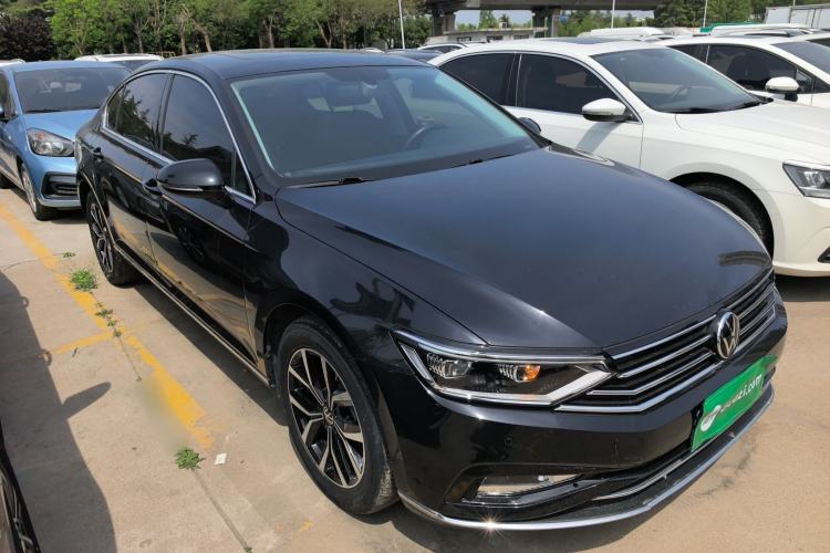 Used Volkswagen Magotan 2020 330TSI DSG Leading Model Front Right 45 Deg