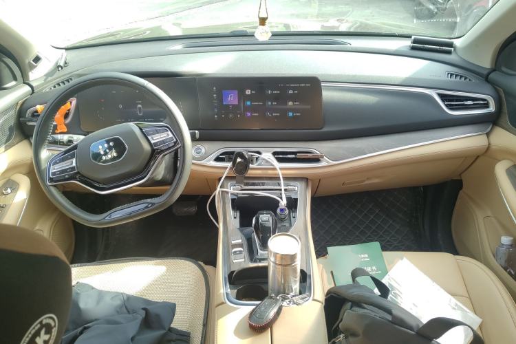 Used Landian E5 2024 Honor Edition 100KM Premium Model 7 Seats Center Console