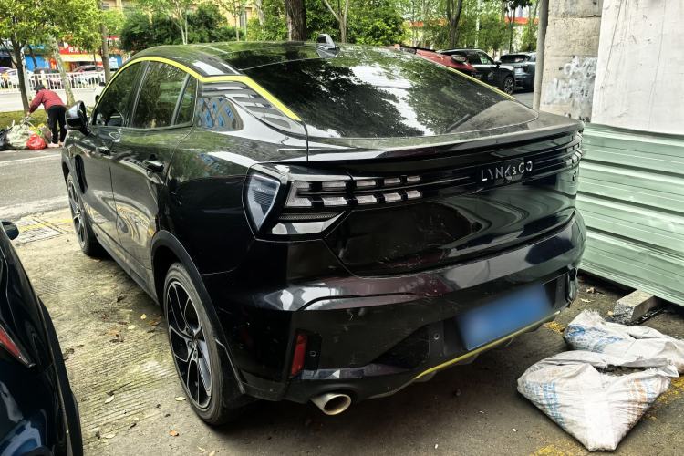 Used Lynk & Co 05 2020 2.0TD Two-Wheel Drive Shine Halo Exterior 3