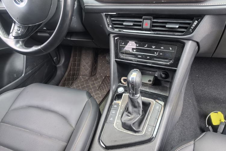 Used Volkswagen Tharu 2021 280TSI Two-Wheel-Drive Luxury Plus Edition Gear Lever